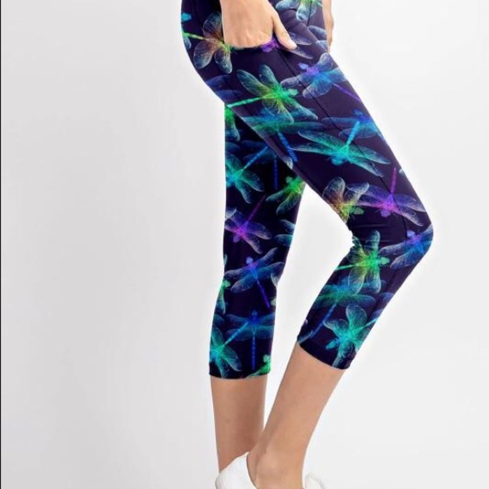Enormous Dragonfly~Yoga Band Pocketed Capri
